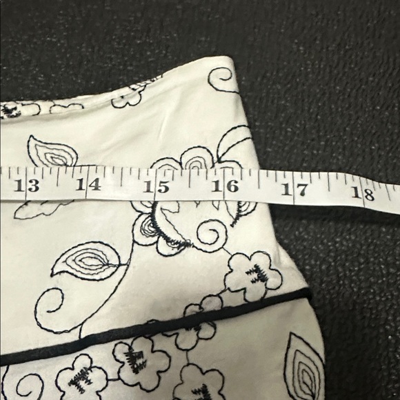 Sassy Floral Print Women's Skirt - White - Picture 7 of 8